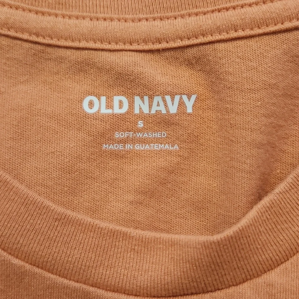 Old Navy graphic T - Picture 3 of 3